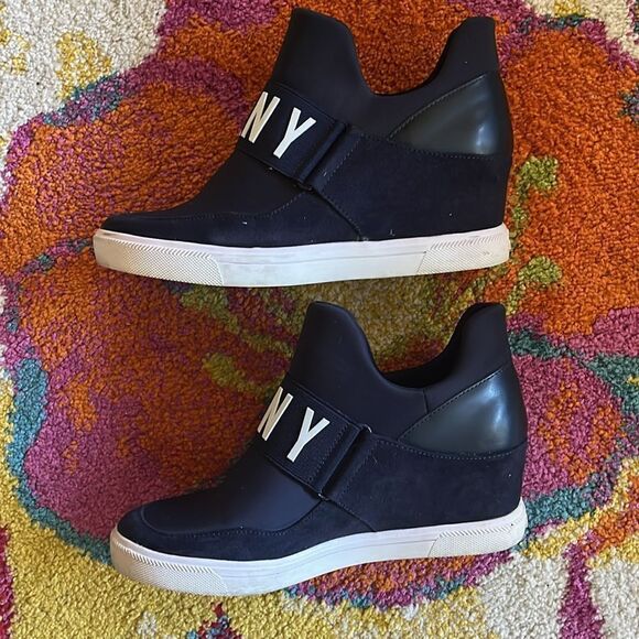 LIKE NEW DKNY PLATFORM COSMOS WEDGE SNEAKERS WOMEN’S SIZE 9 - Picture 10 of 13